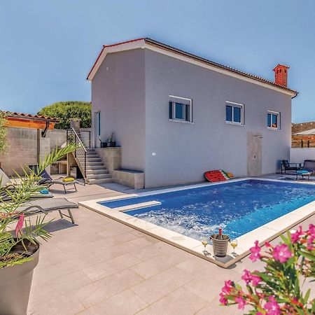 1 Bedroom Stunning Apartment In Πούλα Εξωτερικό φωτογραφία