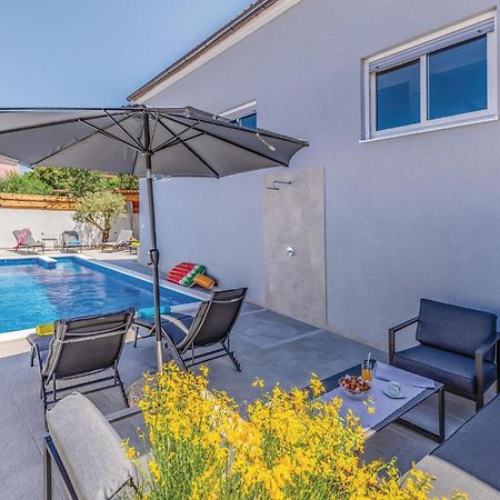 1 Bedroom Stunning Apartment In Πούλα Εξωτερικό φωτογραφία