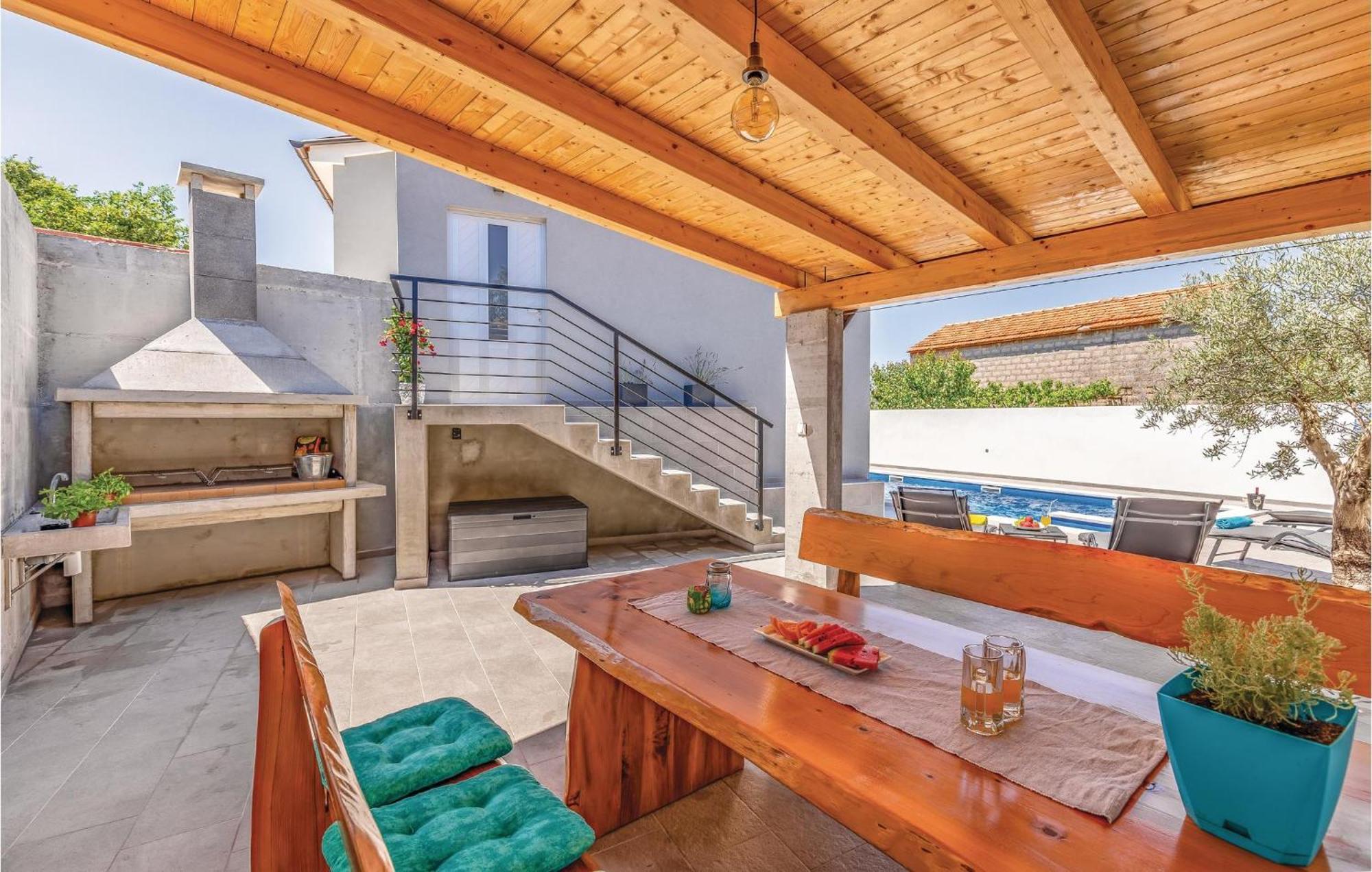 1 Bedroom Stunning Apartment In Πούλα Εξωτερικό φωτογραφία