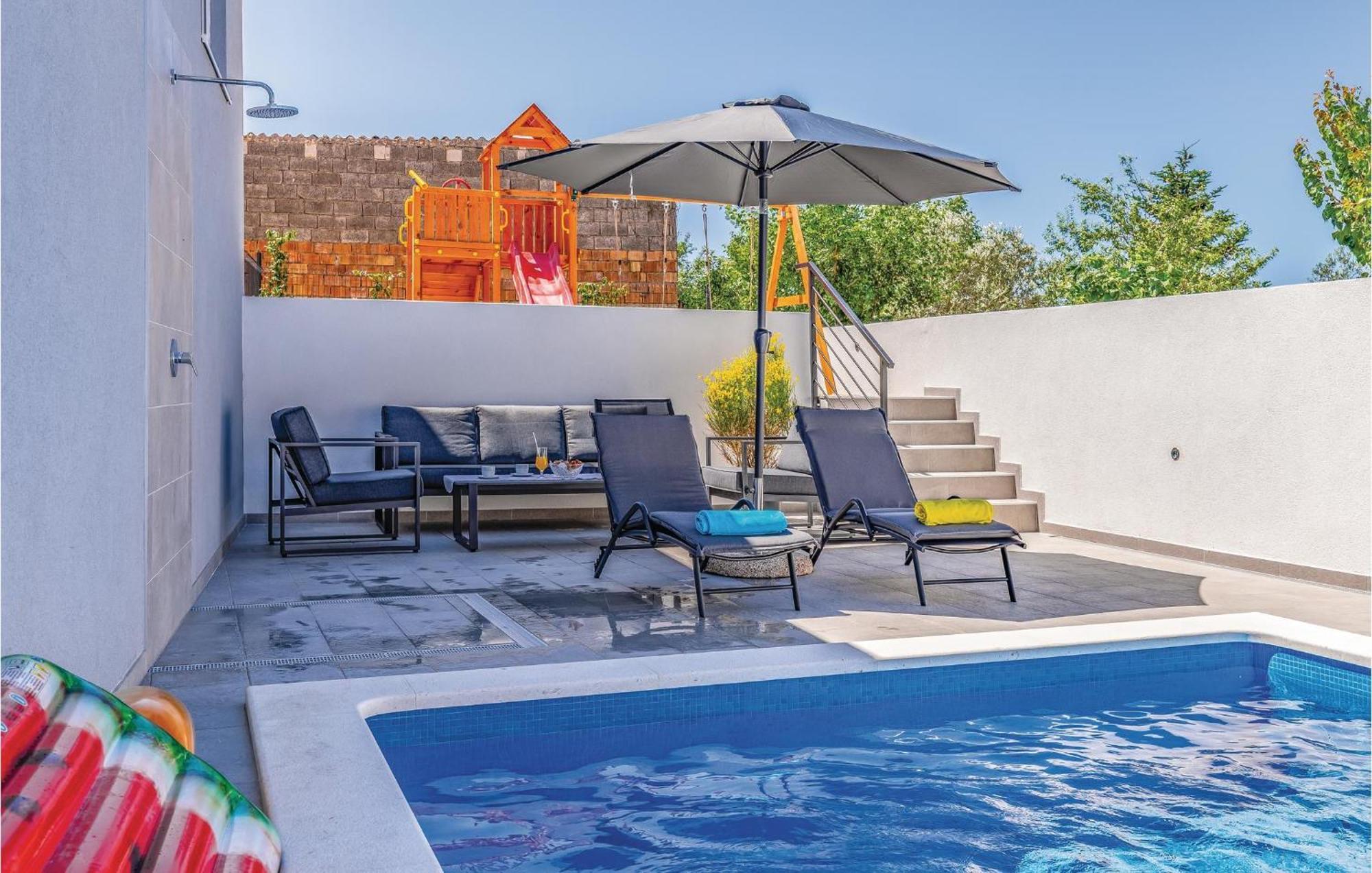 1 Bedroom Stunning Apartment In Πούλα Εξωτερικό φωτογραφία