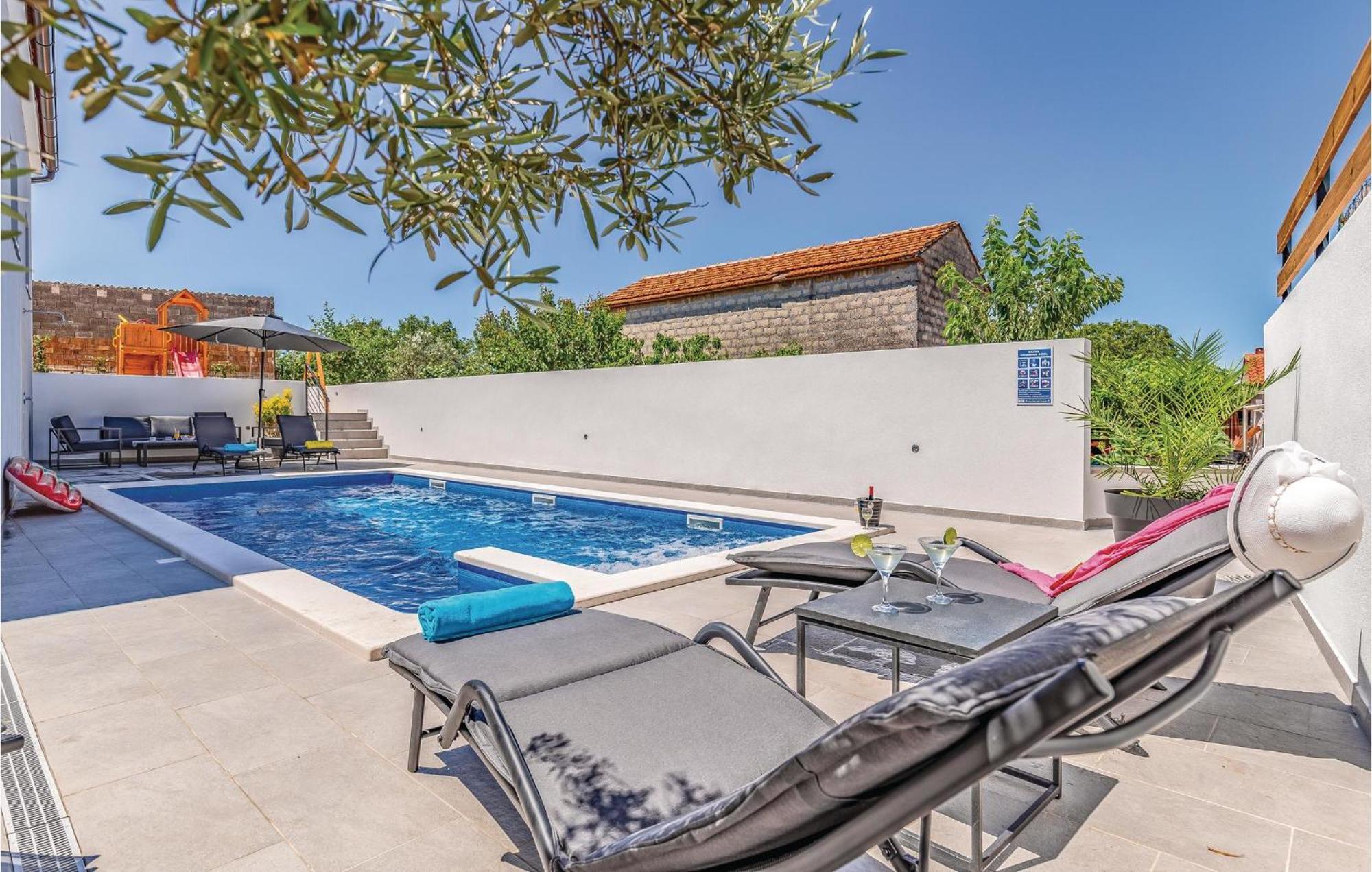 1 Bedroom Stunning Apartment In Πούλα Εξωτερικό φωτογραφία