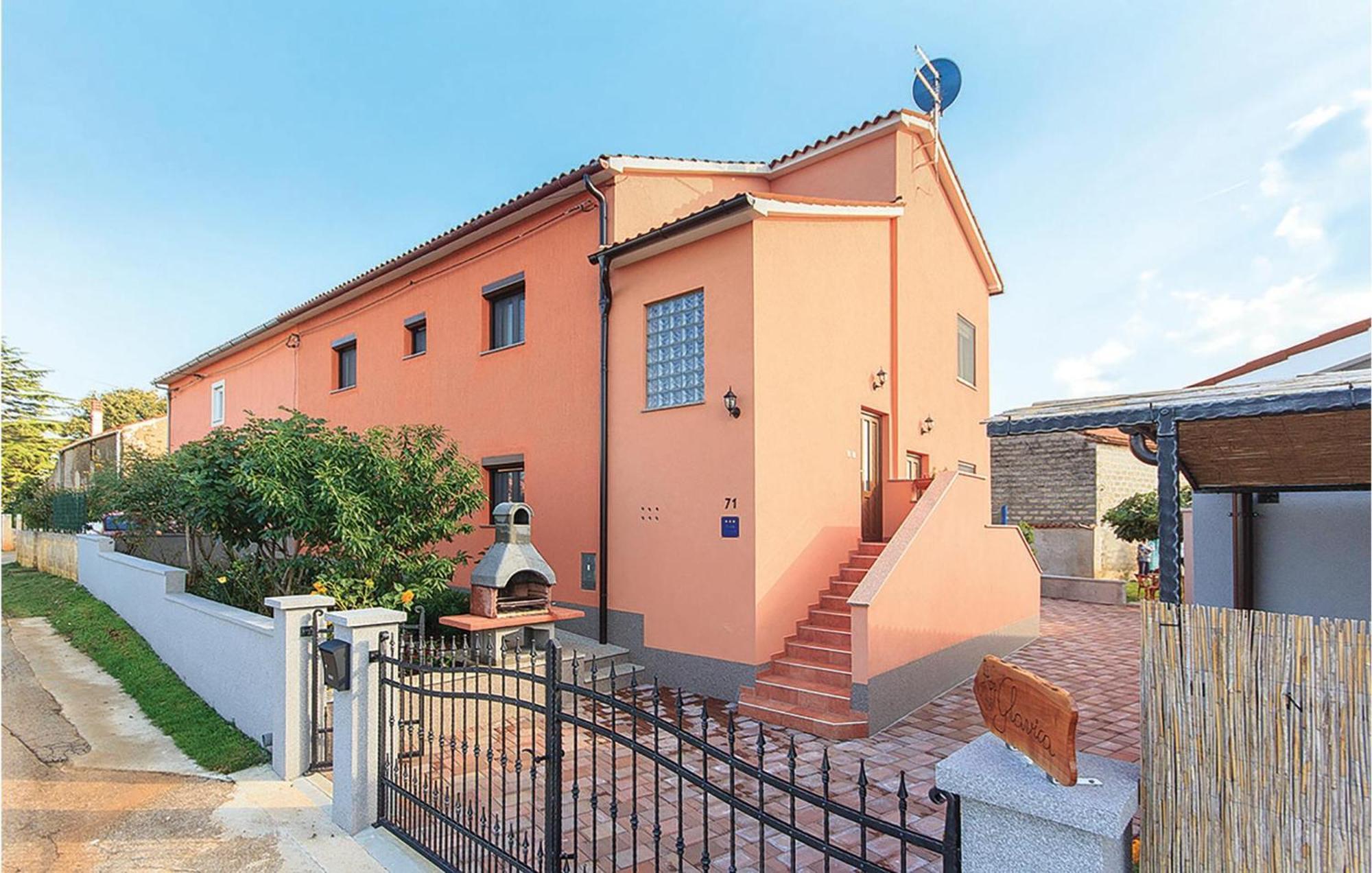 1 Bedroom Stunning Apartment In Πούλα Εξωτερικό φωτογραφία