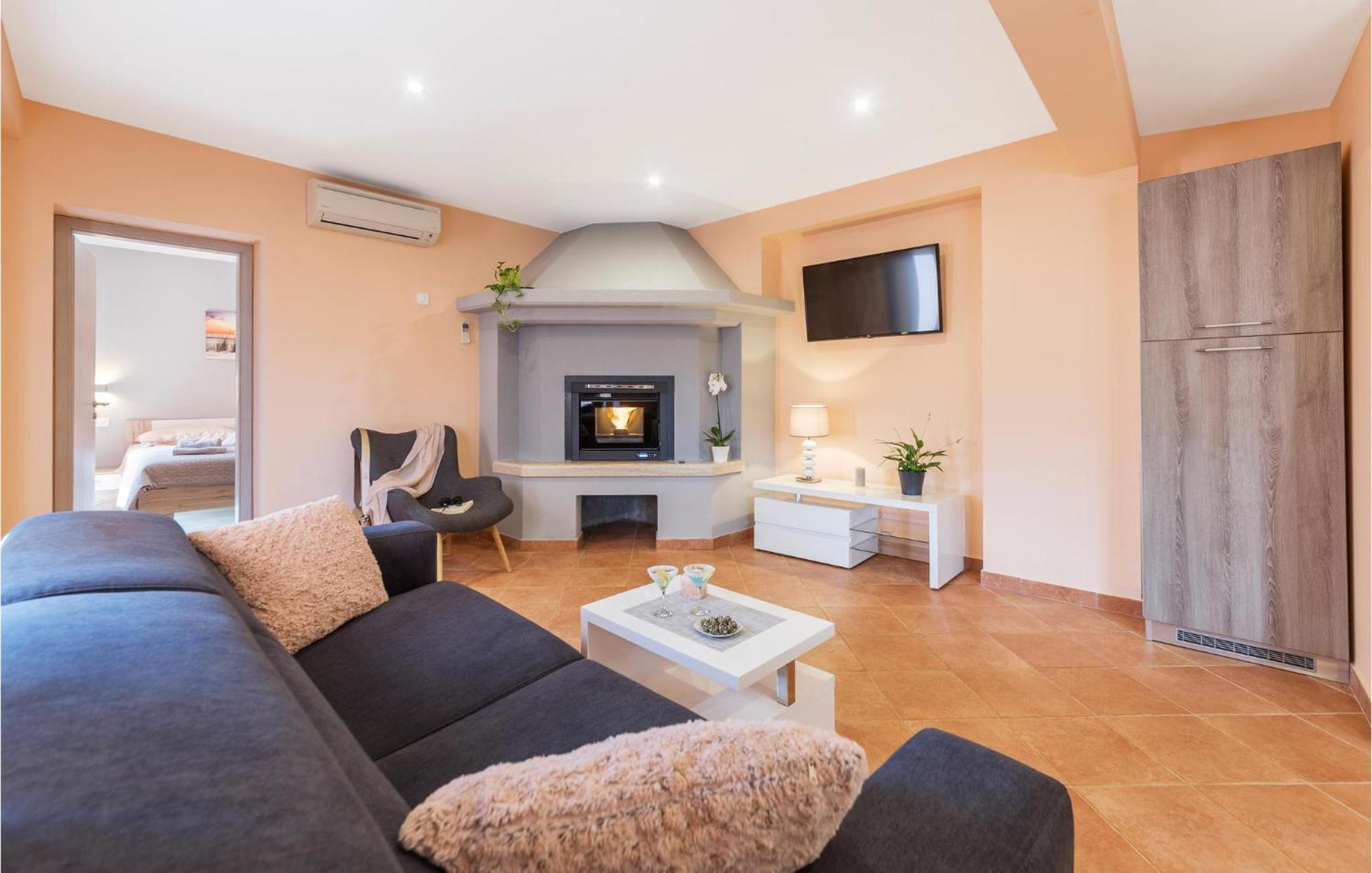 1 Bedroom Stunning Apartment In Πούλα Εξωτερικό φωτογραφία