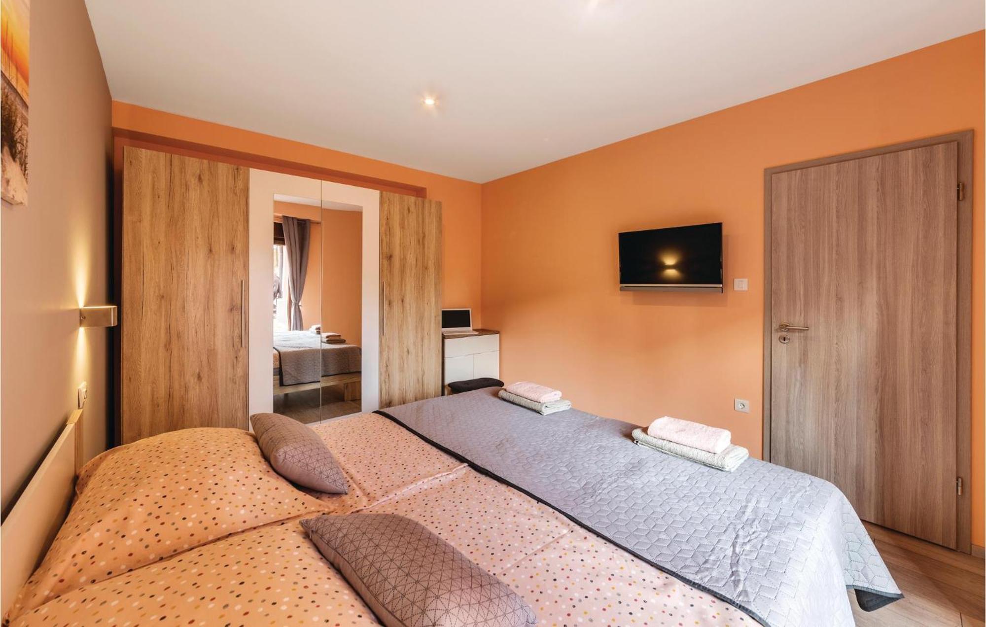 1 Bedroom Stunning Apartment In Πούλα Εξωτερικό φωτογραφία