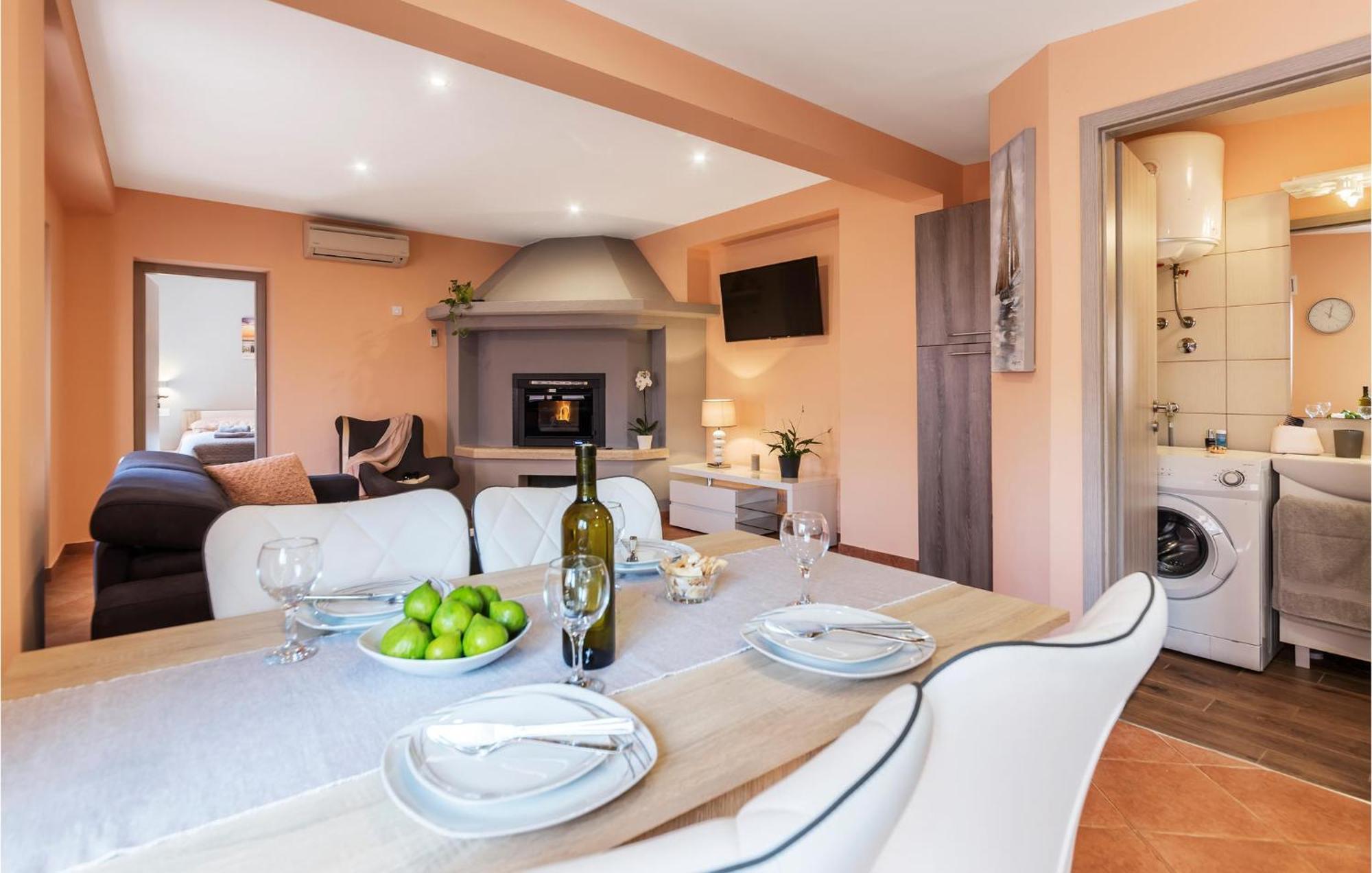 1 Bedroom Stunning Apartment In Πούλα Εξωτερικό φωτογραφία