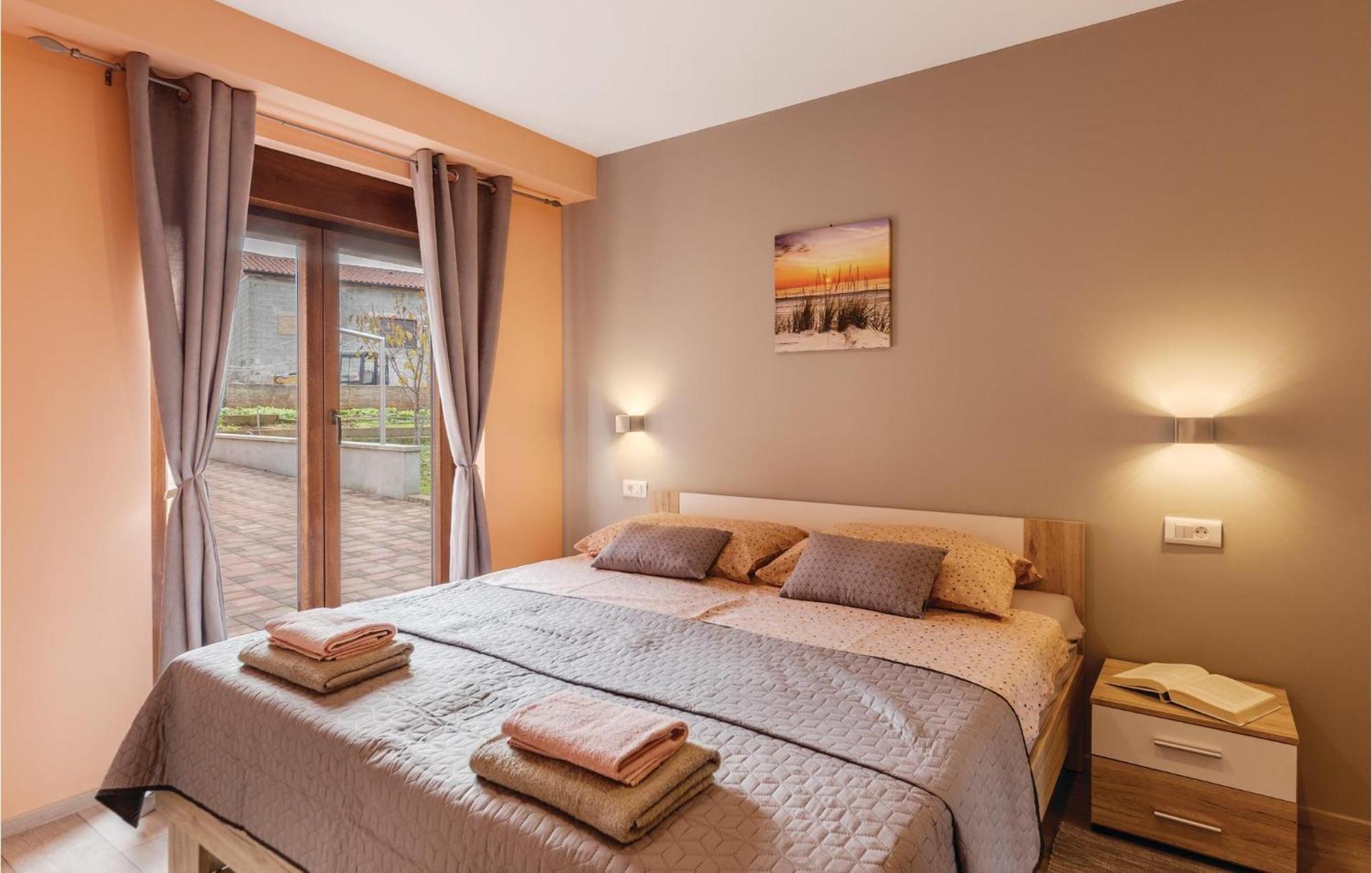 1 Bedroom Stunning Apartment In Πούλα Εξωτερικό φωτογραφία